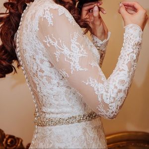 Selling my wedding dress, veil, and belt.